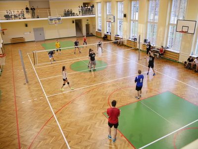 Zdjecie-z-juwenaliowego-turnieju-siatkowki-studentow-i-pracownikow-ISM-w-2018-r